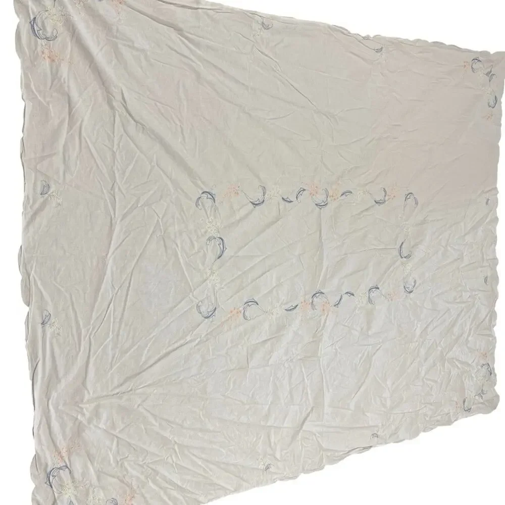 Vintage Embroidered Table Cloth Dining White Floral Scalloped Cottagecore 66x76